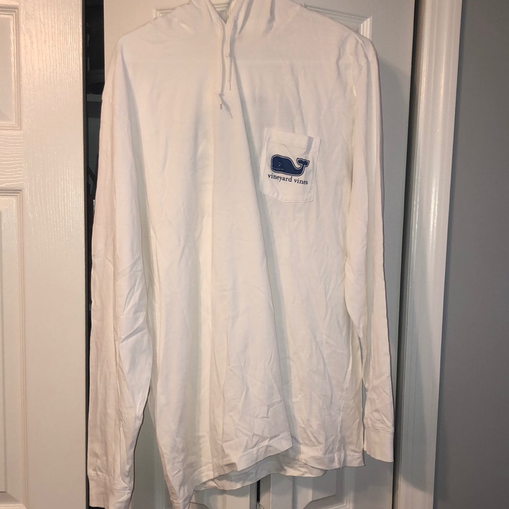 Men’s Vineyard Vines white hoodie